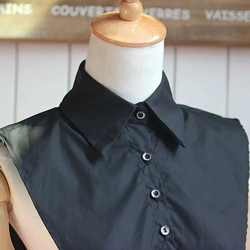 Detachable shirt collar on mannequin, versatile accessory for fashion enhancement.