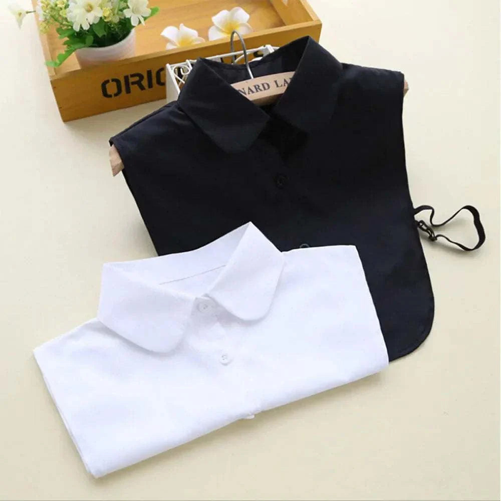 Detachable shirt collar in black and white, versatile fashion accessory for elegant styling.
